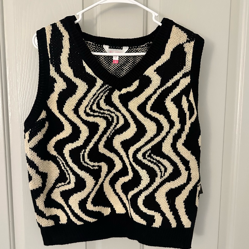 Black & Cream Crop Sweater